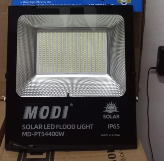 MODI 400W Watts LED Solar Floodlight IP65 Waterproof with remote control - Image 2